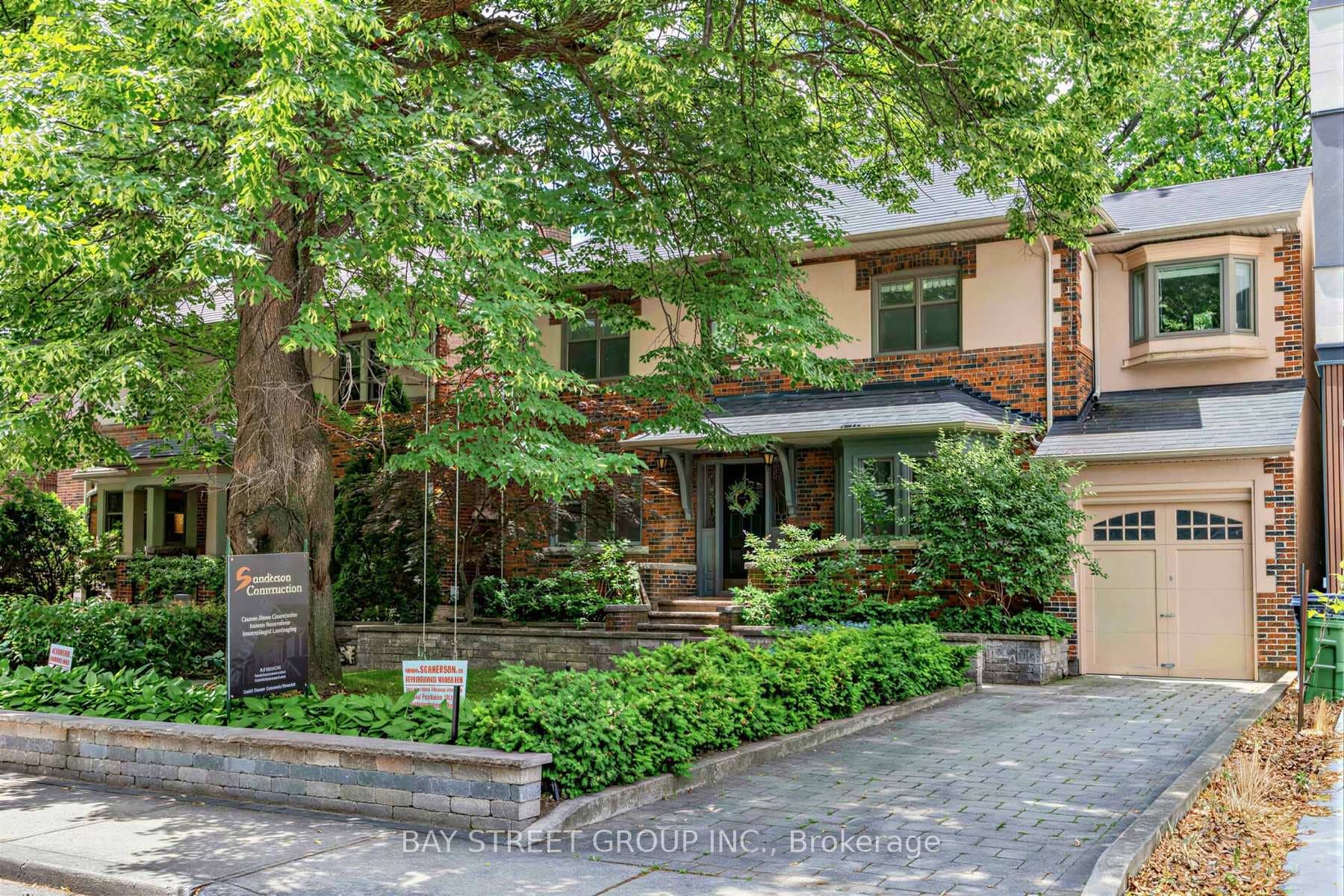 136 Humbercrest Boulevard photo 1
