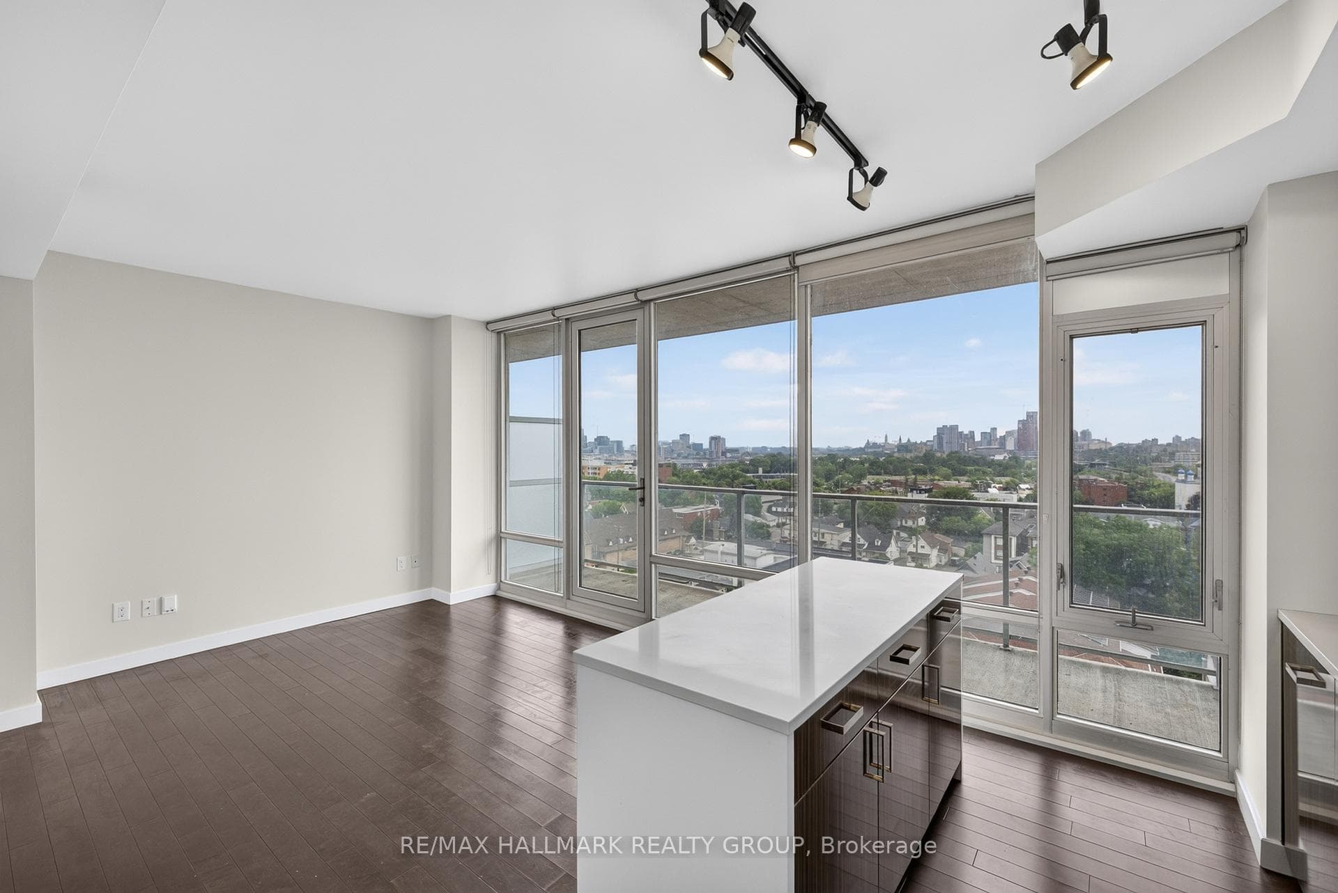 201 Parkdale Avenue Unit 1001 photo 4