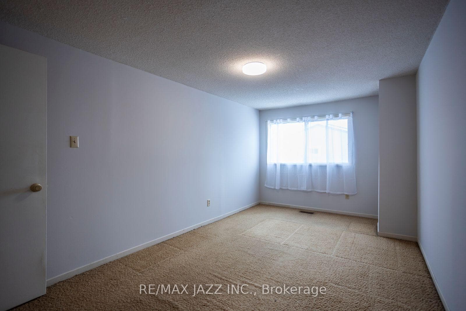 77 Caronia Square photo 15