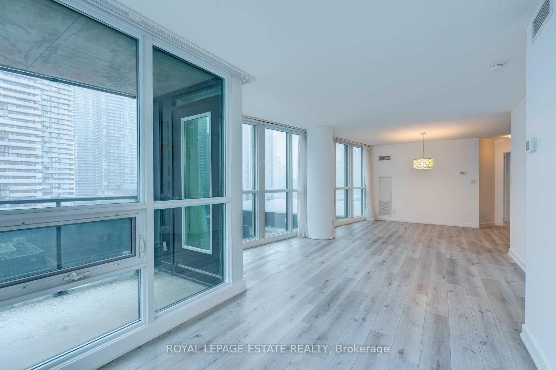33 Bay Street Unit 1612 photo 11