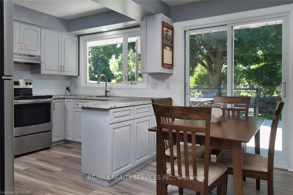 115 Uplands Drive photo 9