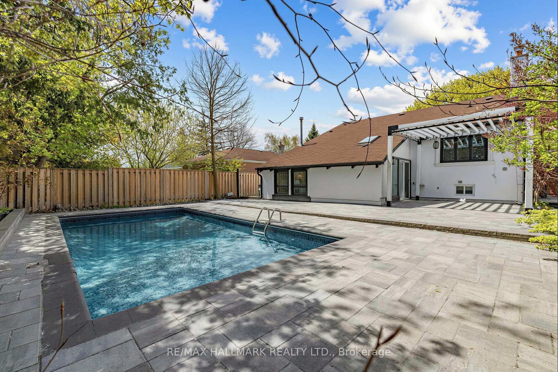 225 Lucas Street photo 24