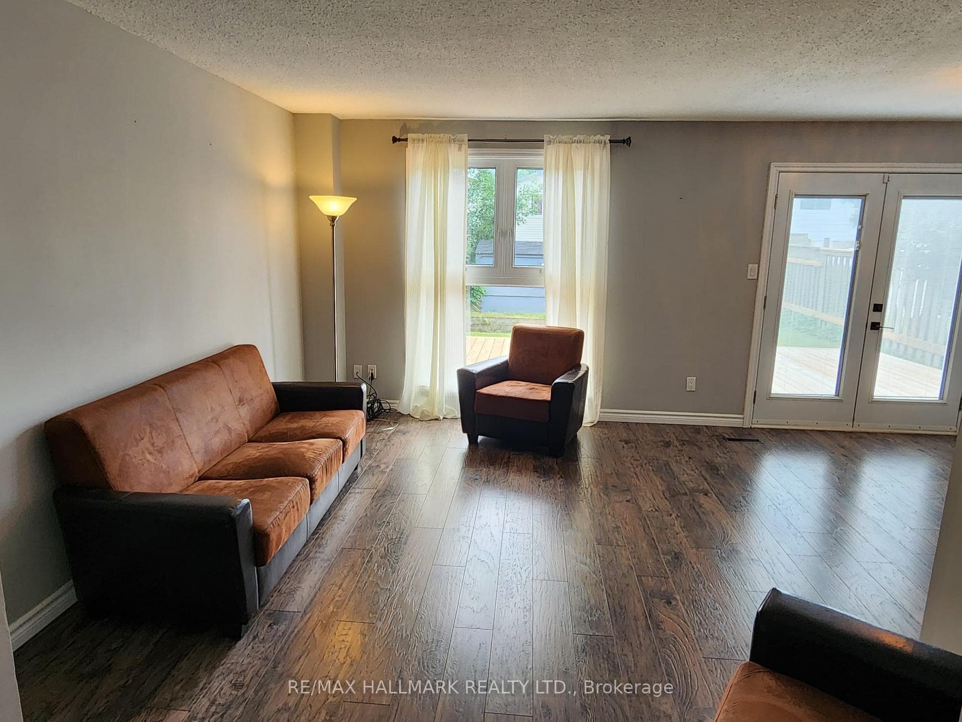 587 Bon Echo Drive photo 11