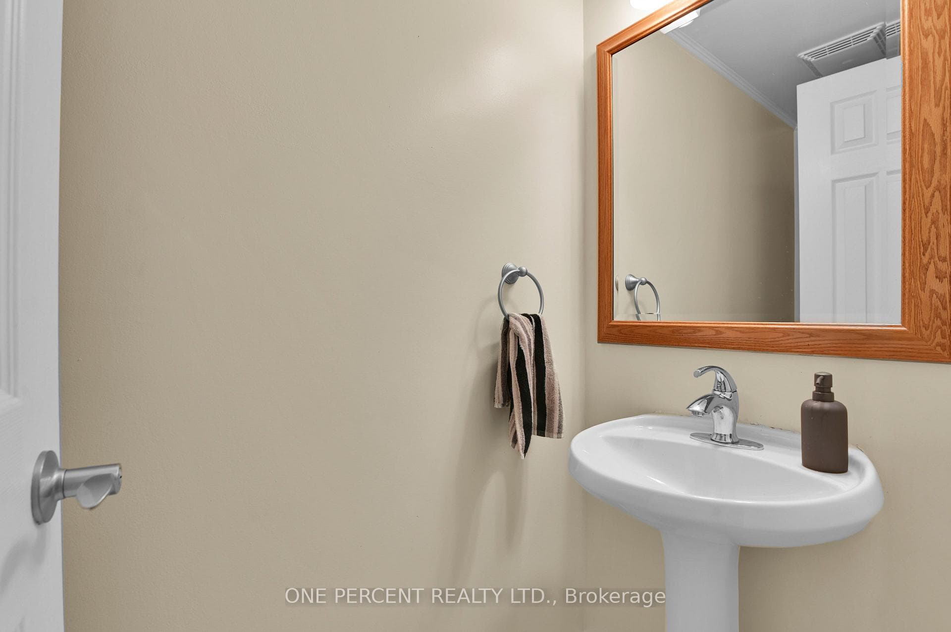 311 Southcrest Private photo 10
