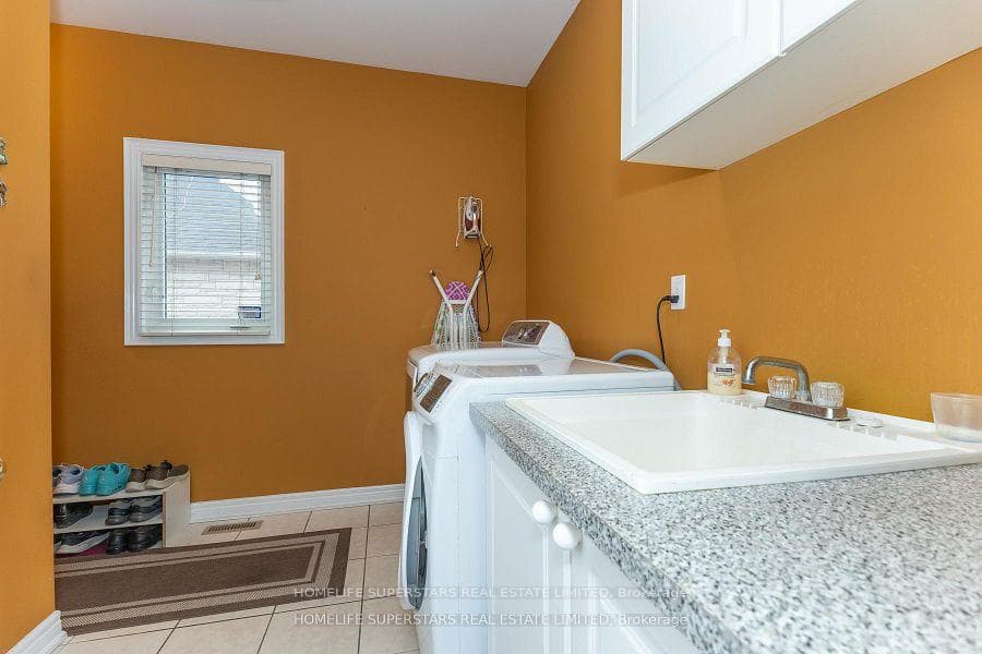 156 Novaview Crescent photo 14