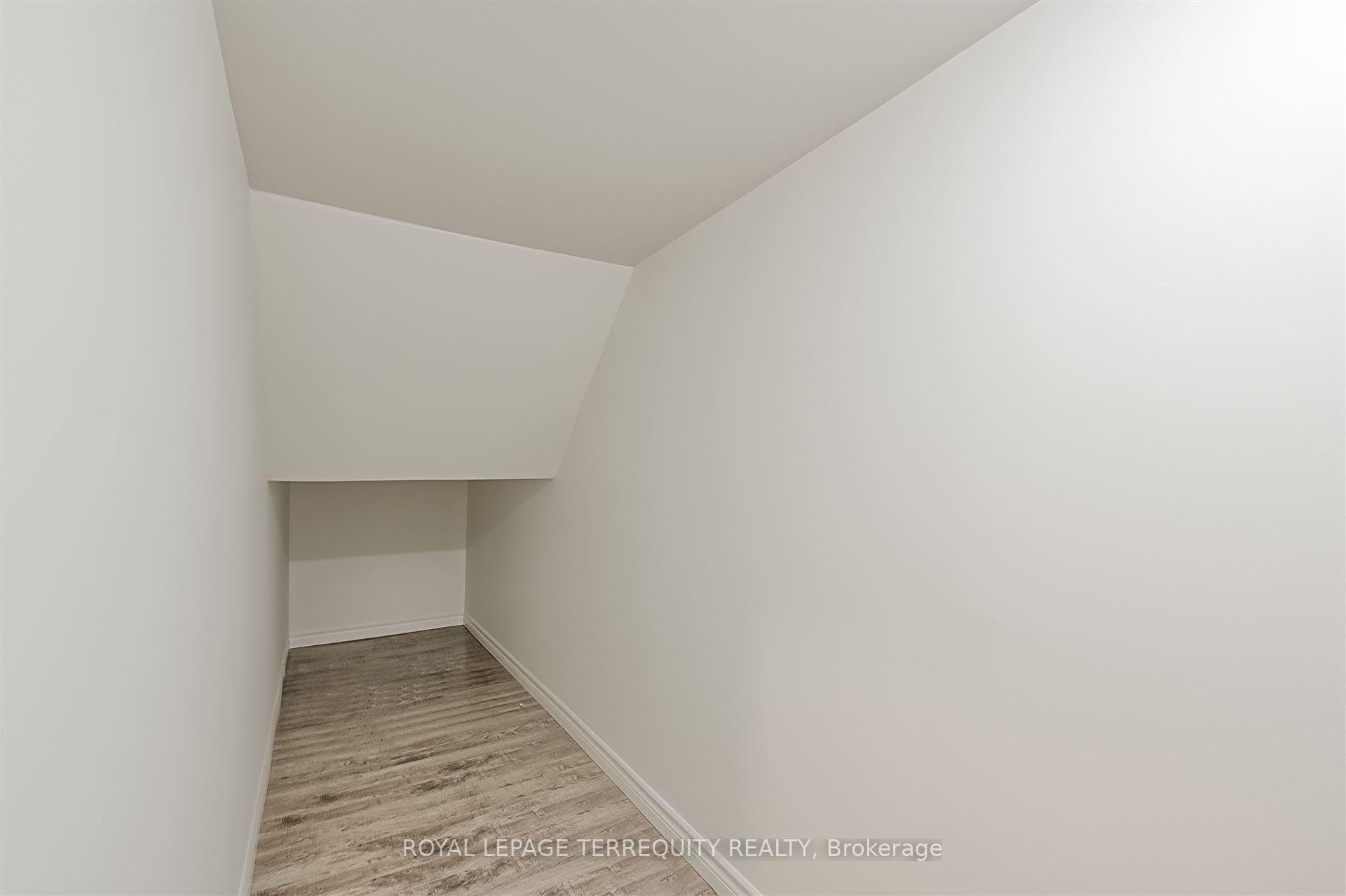 176 Manitoba Street Unit 7 photo 33