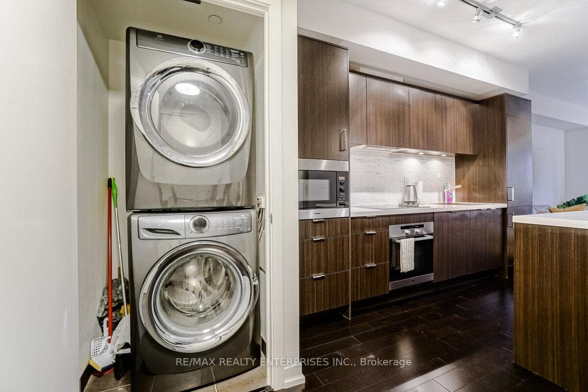 21 Widmer Street Unit 2612 photo 14