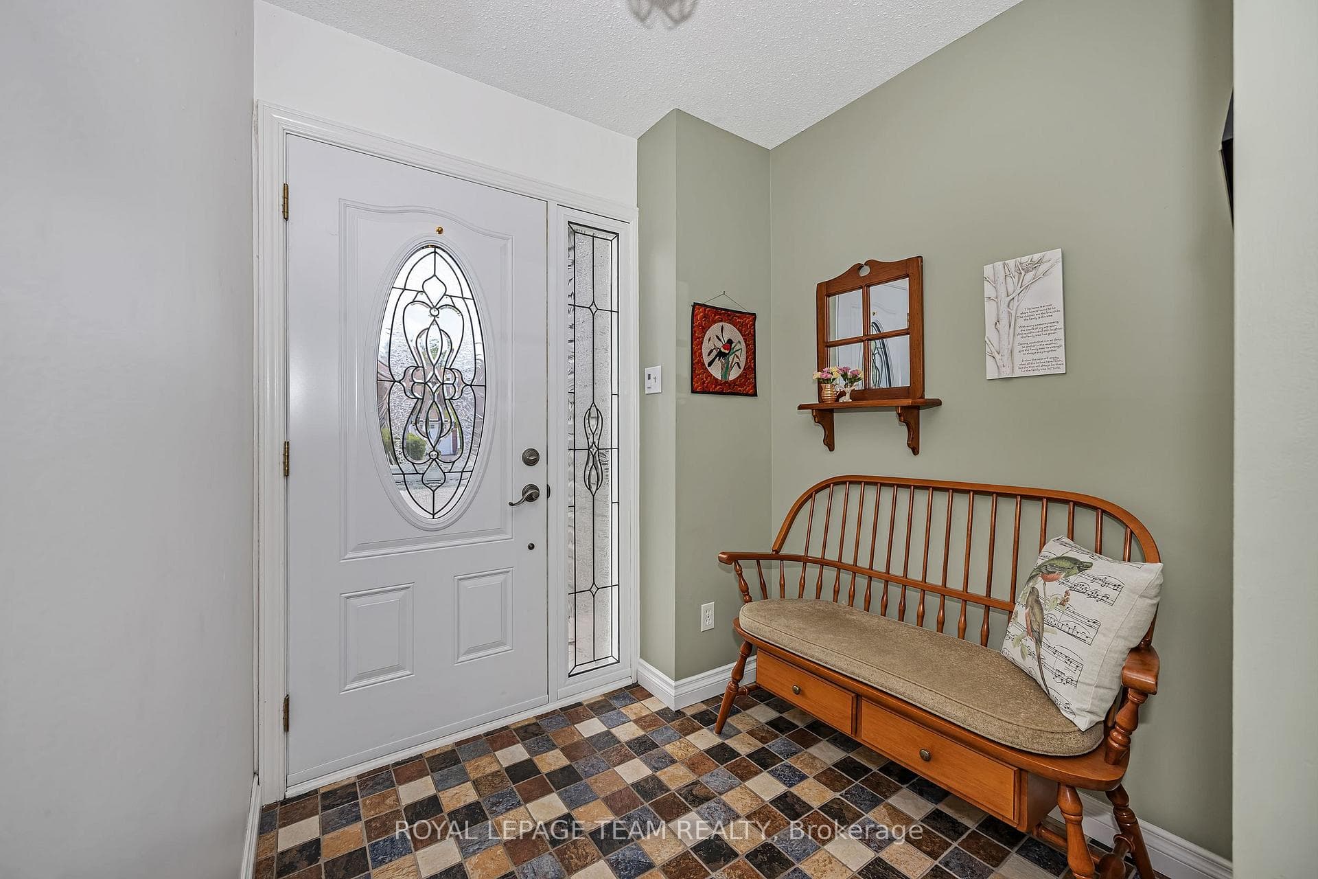 99 Melanie Crescent photo 3