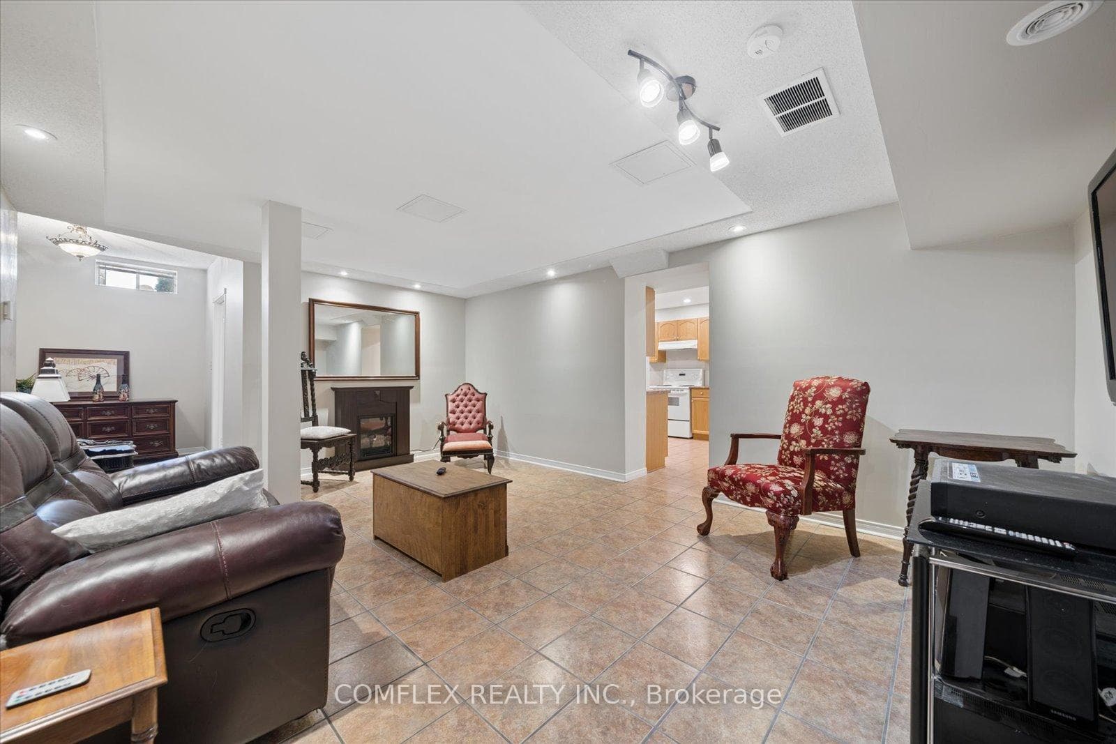 1150 Raglan Road photo 35