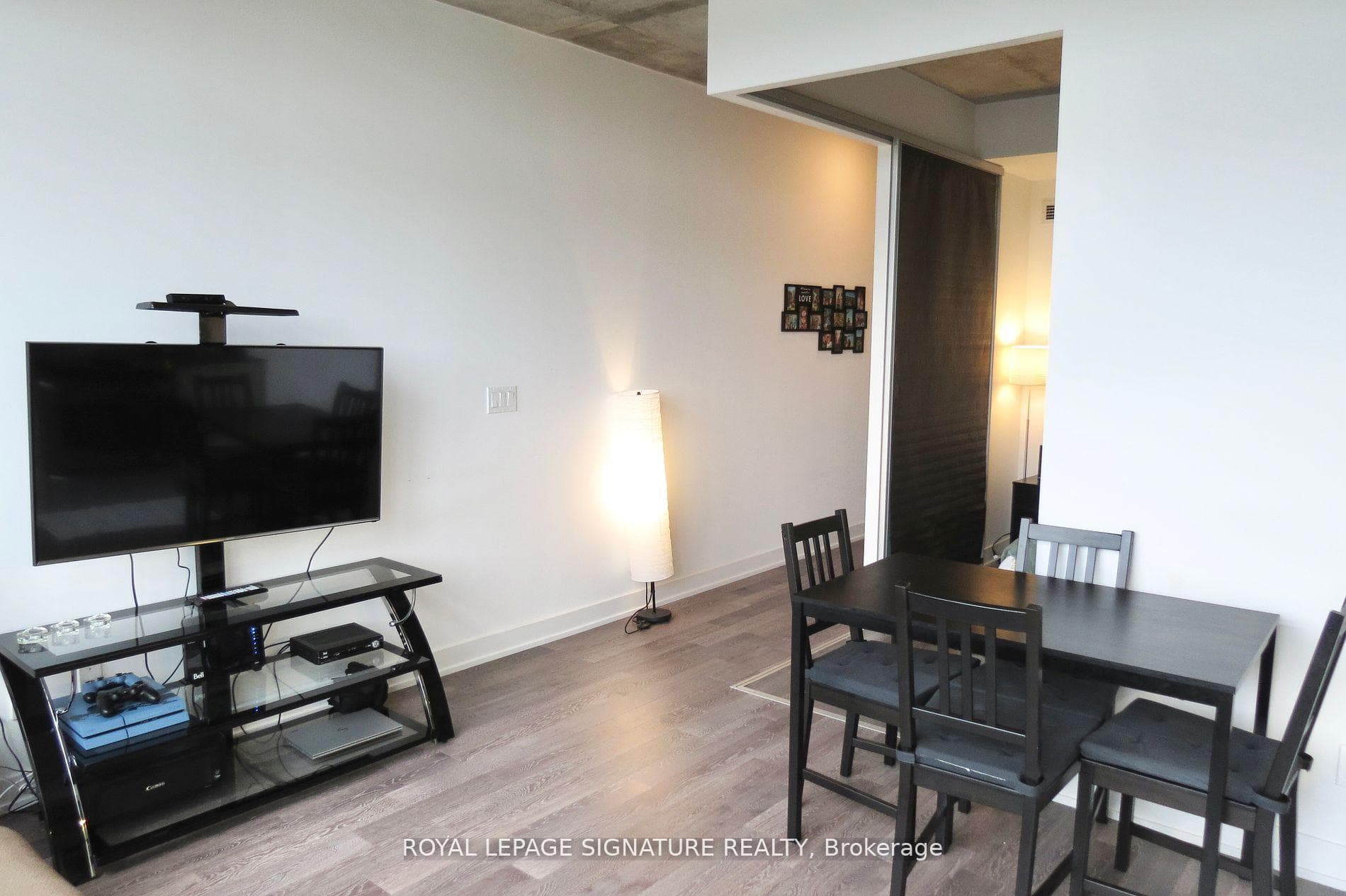 1190 Dundas Street Unit 923 photo 3