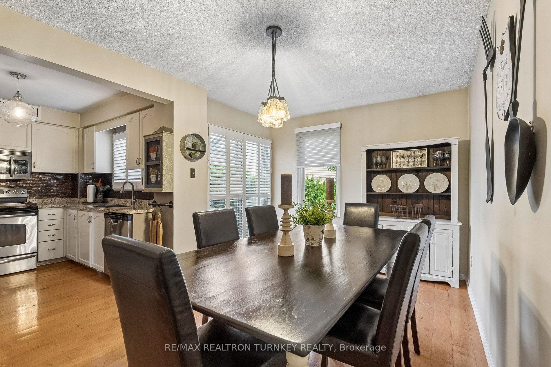 Breakfast Area walks out to Private Deck