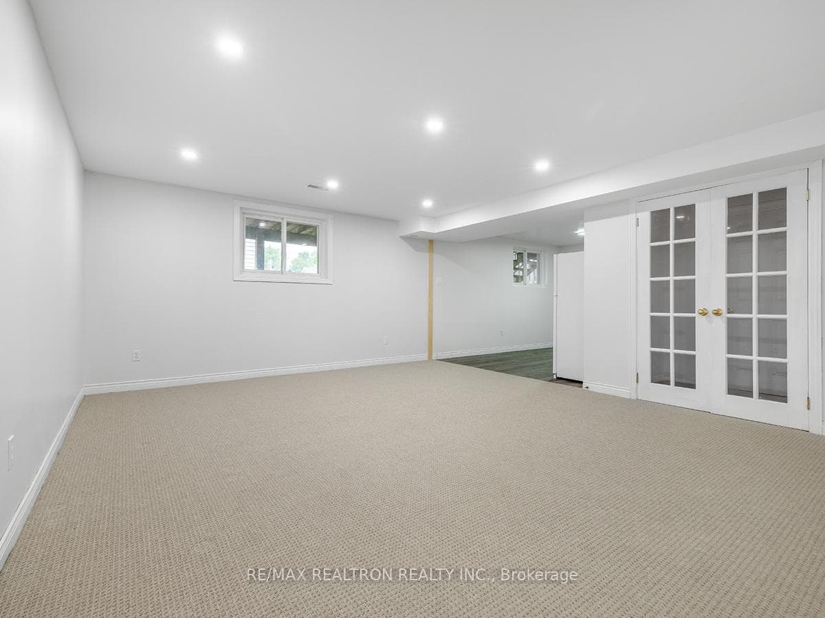 220 Elm Avenue photo 21