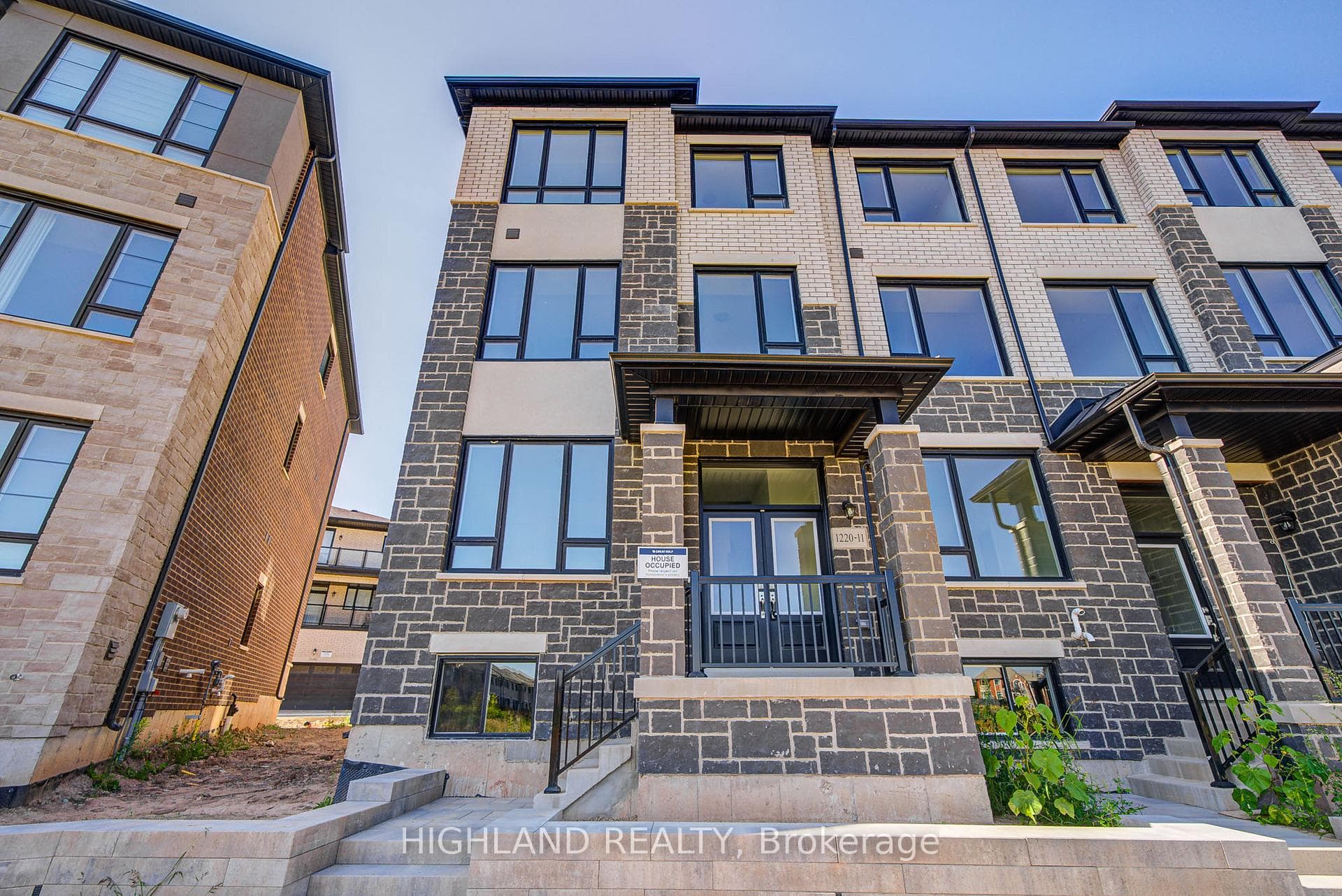 1220 Dartmouth Crescent Unit 11 photo 2