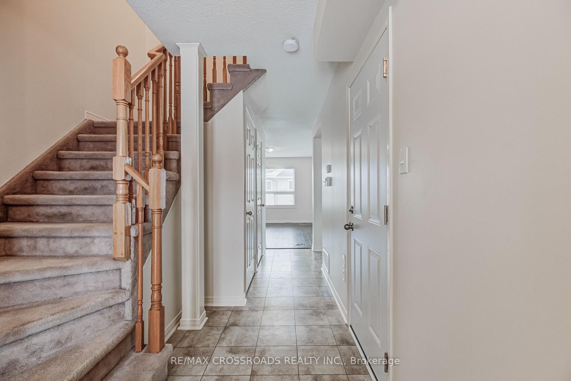 1147 Ormond Drive photo 3