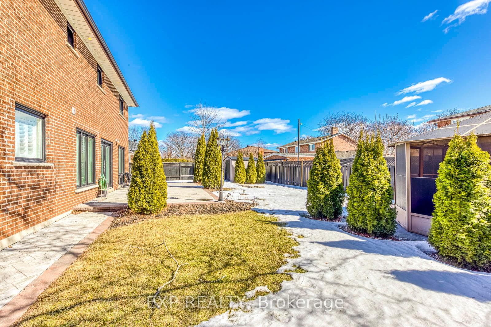 322 Mary Street photo 47