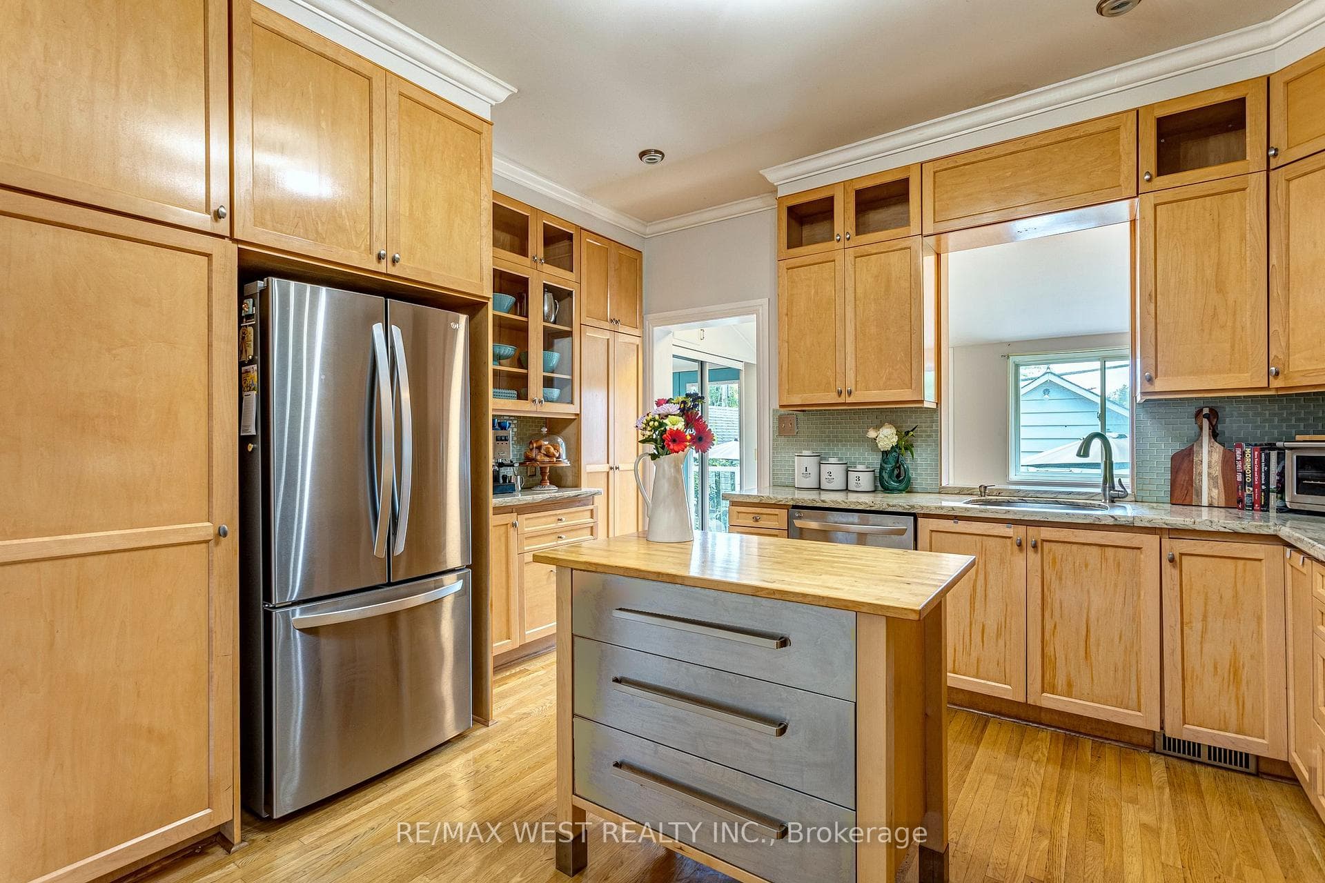 673 Annette Street photo 7