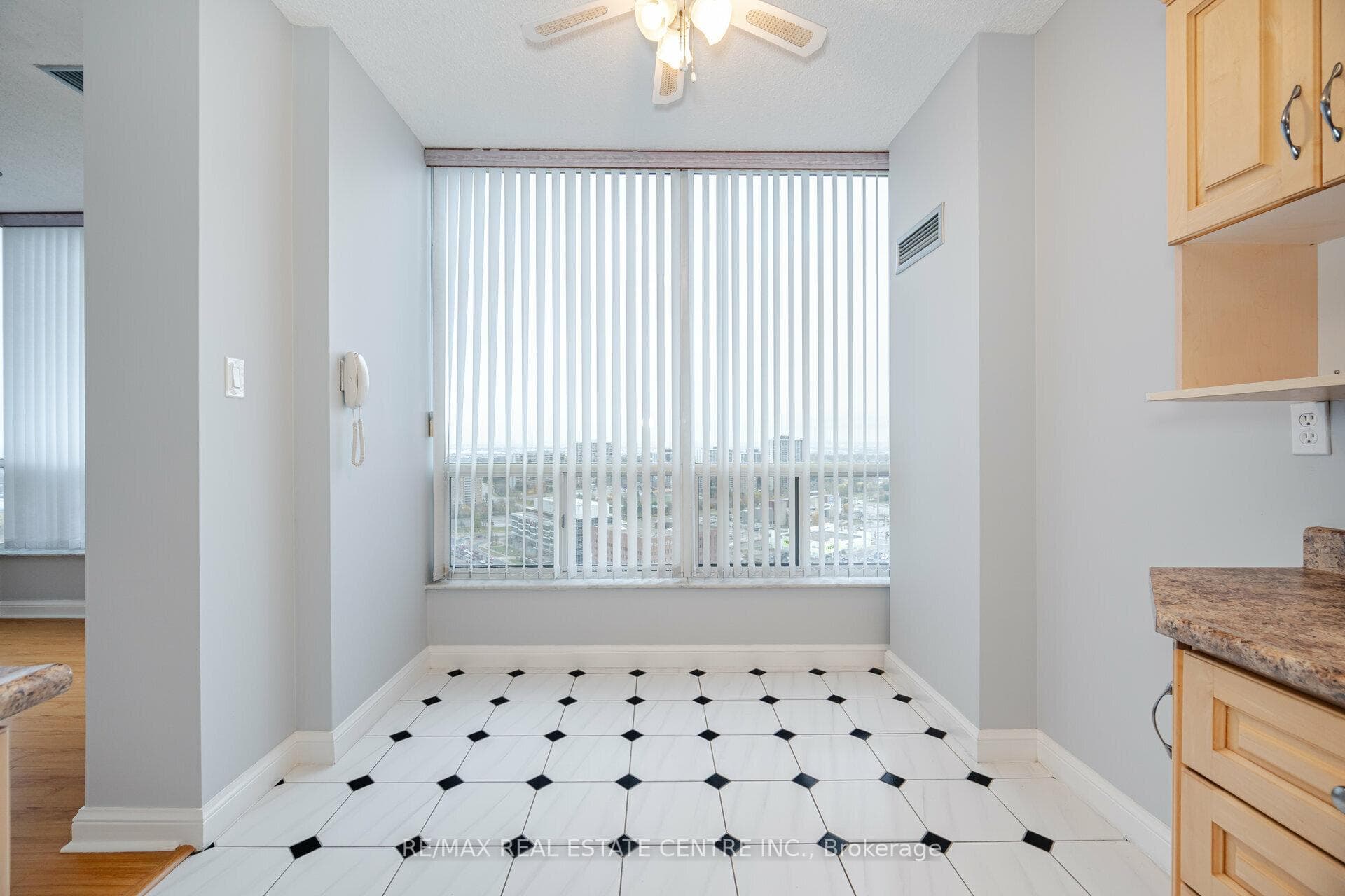 22 Hanover Road Unit PH 2502 photo 10