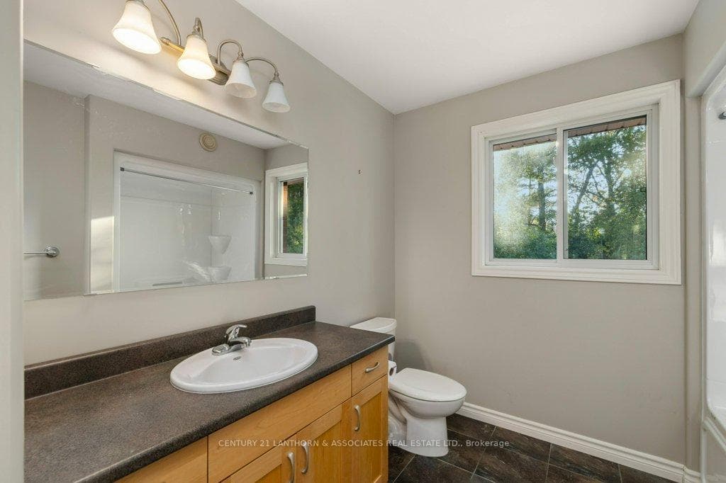 16 Ashwood Crescent photo 23