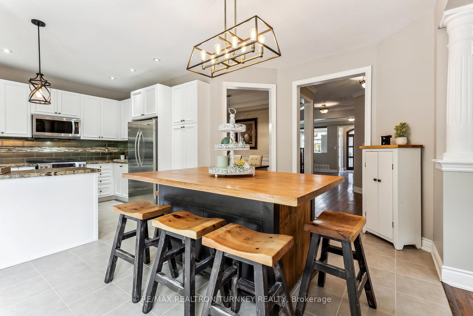 Eat-In Kitchen