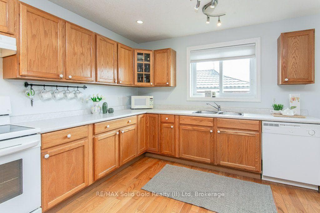 77 Lawrence Street photo 14