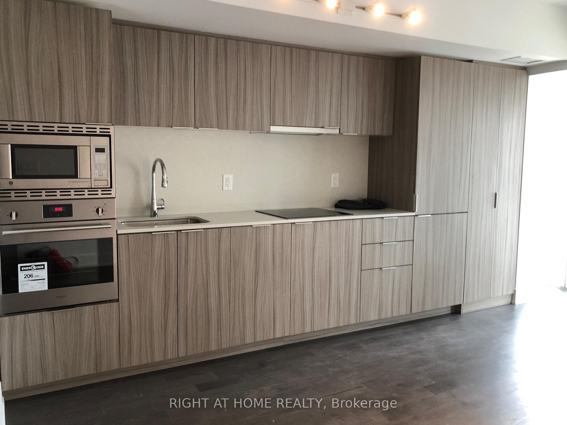 955 Bay Street Unit 1616 photo 18