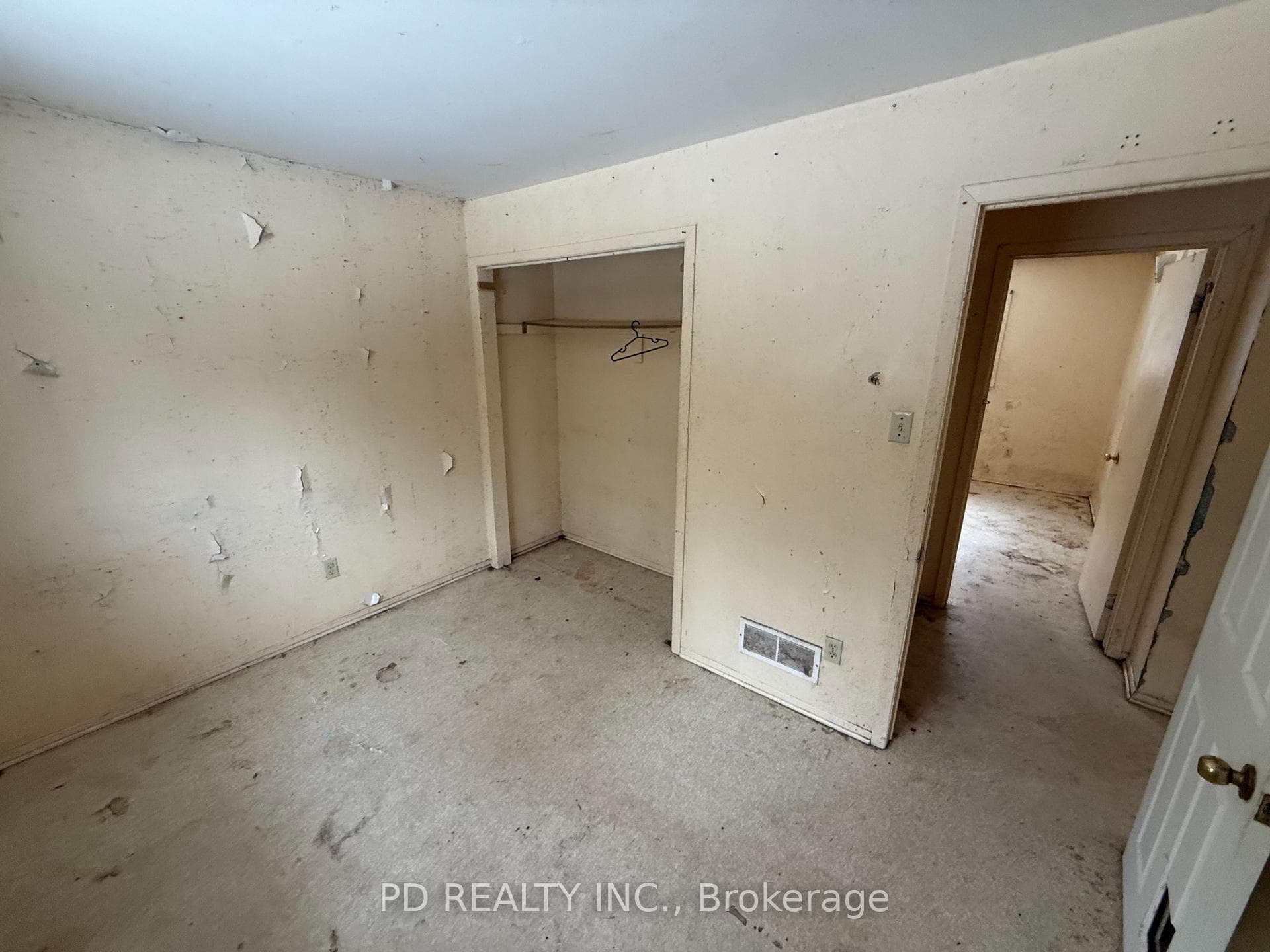 317 Lower Oak Leaf Road photo 18