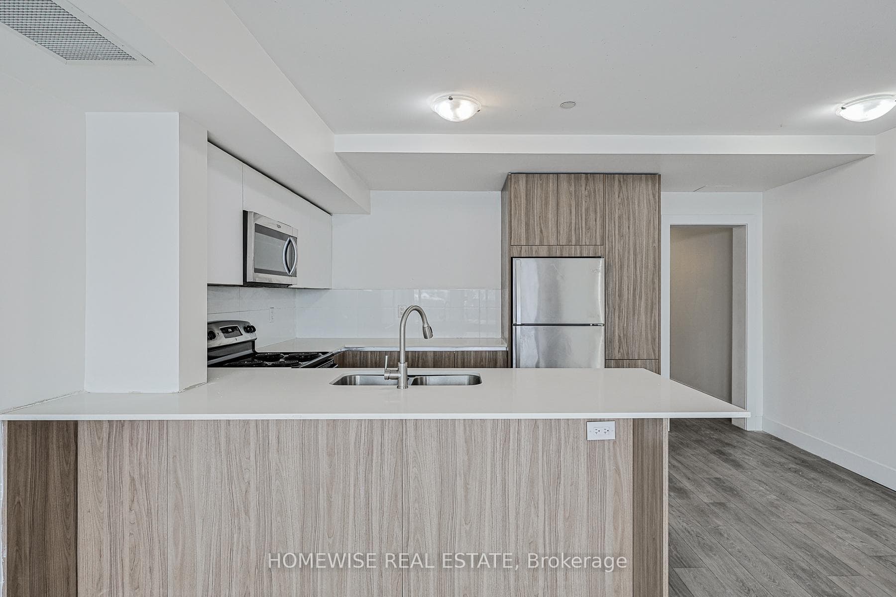 293 Viewmount Avenue Unit 301 photo 1