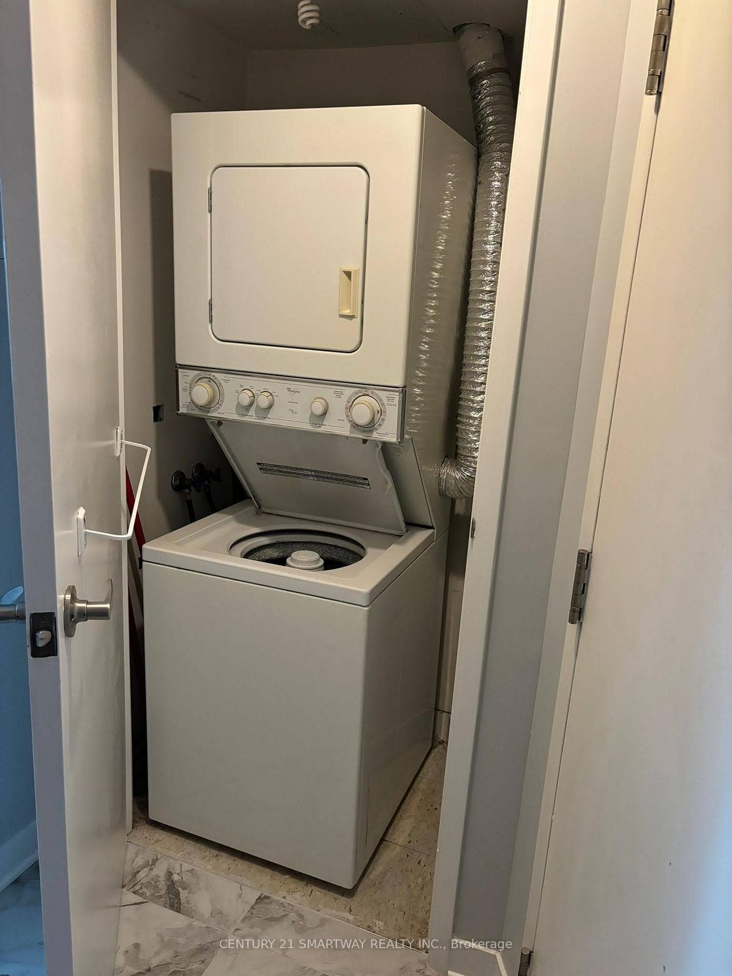 650 Queens Quay Unit 603 photo 25