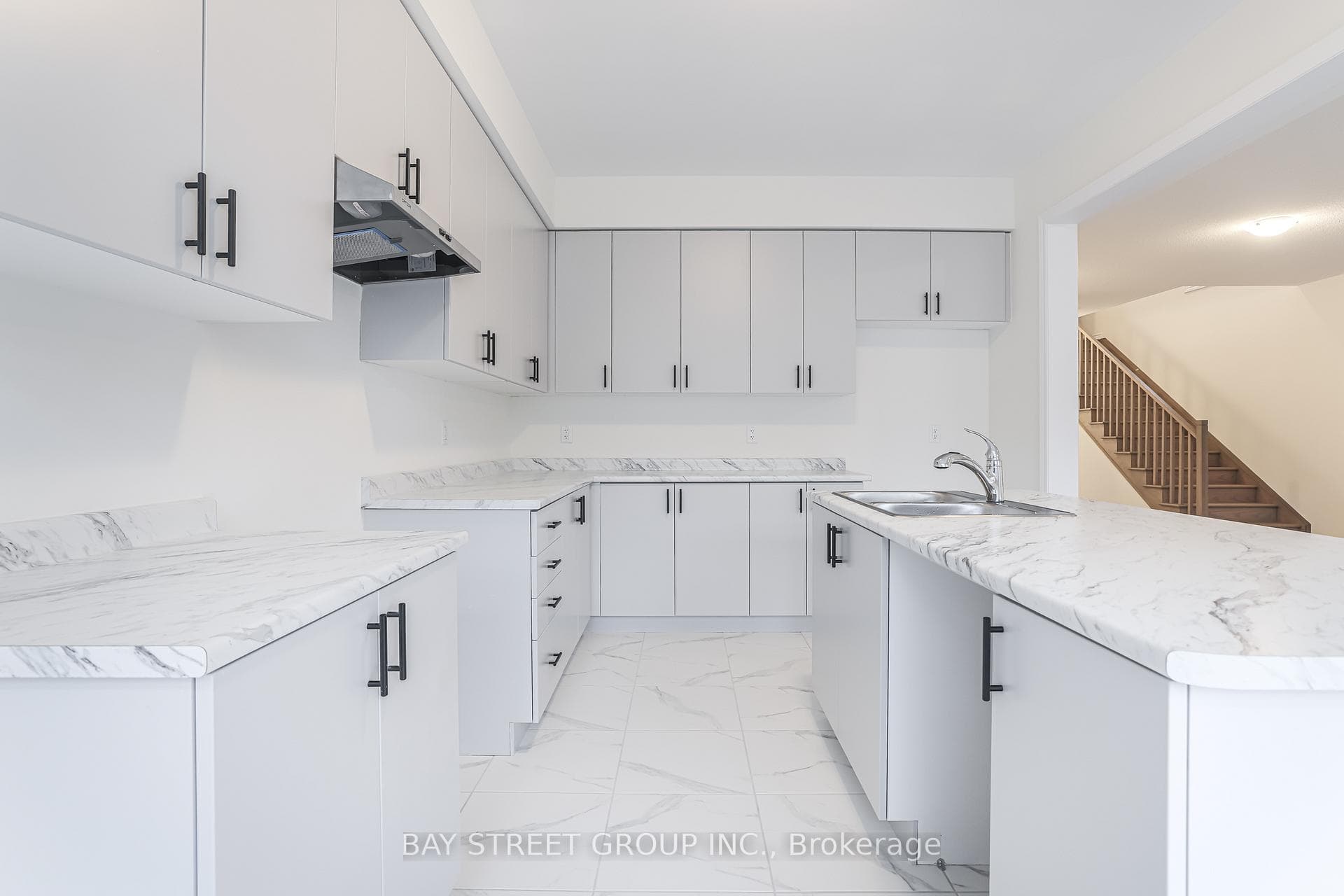 upper 30 Rochester Drive photo 32