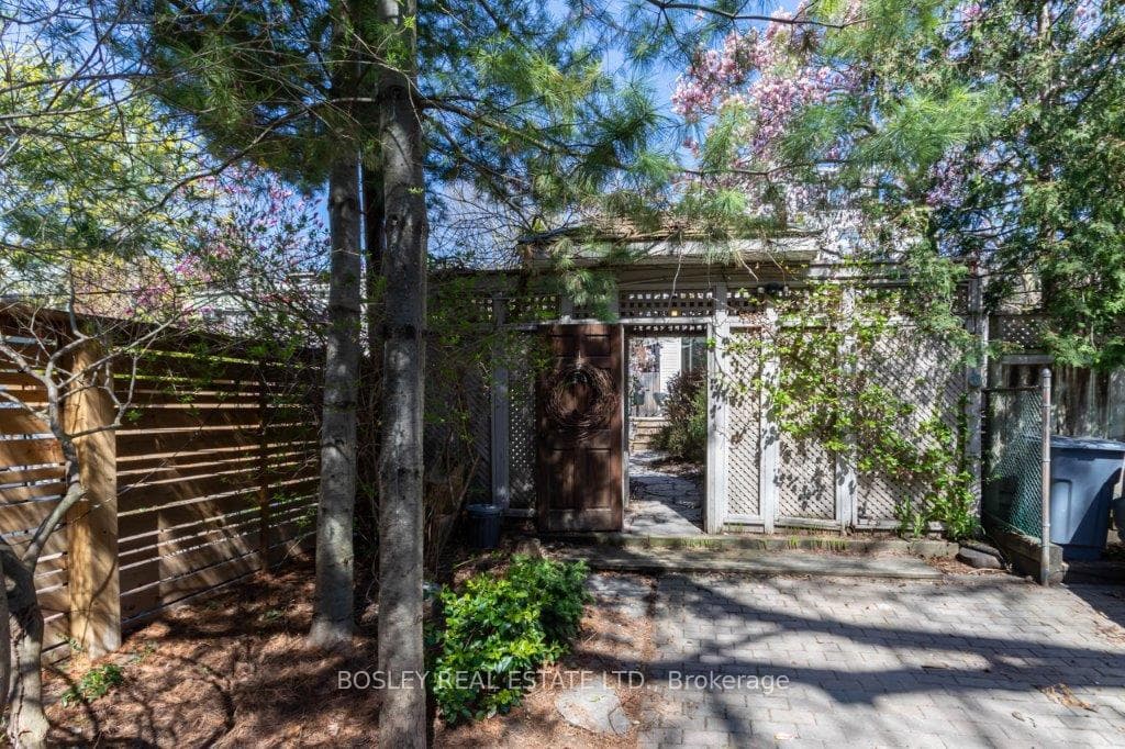 29 Spruce Street photo 37