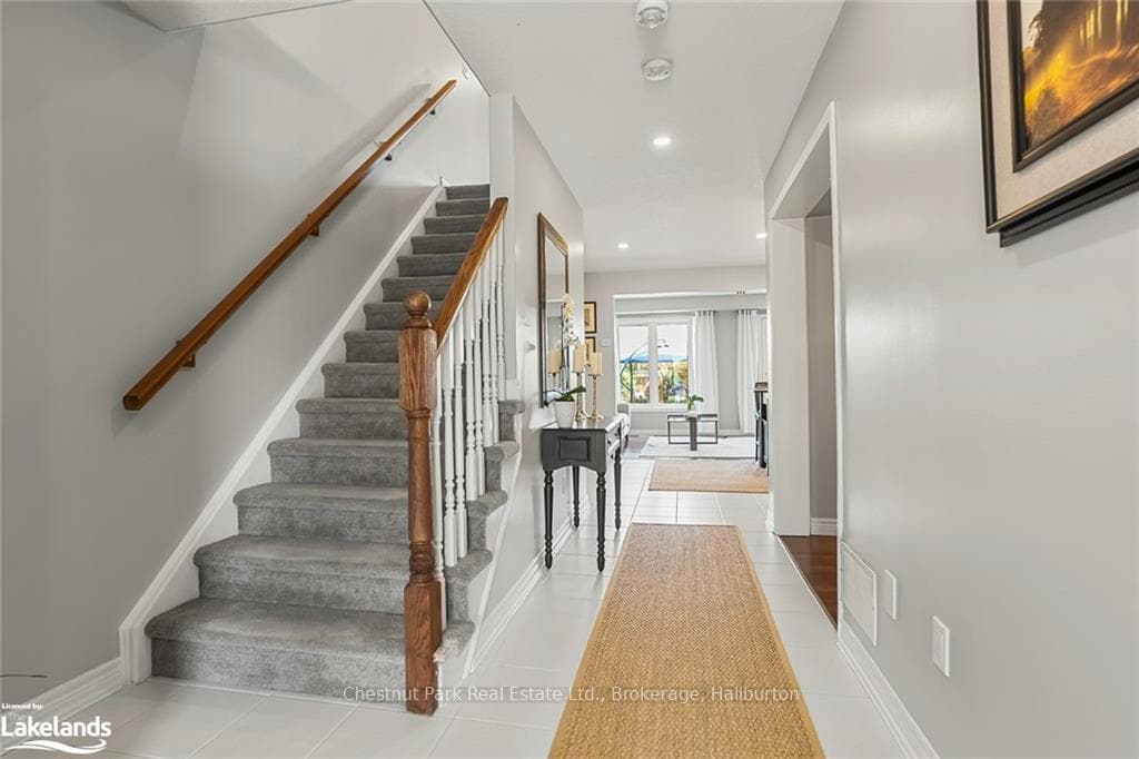 209 HUTCHINSON Drive photo 4