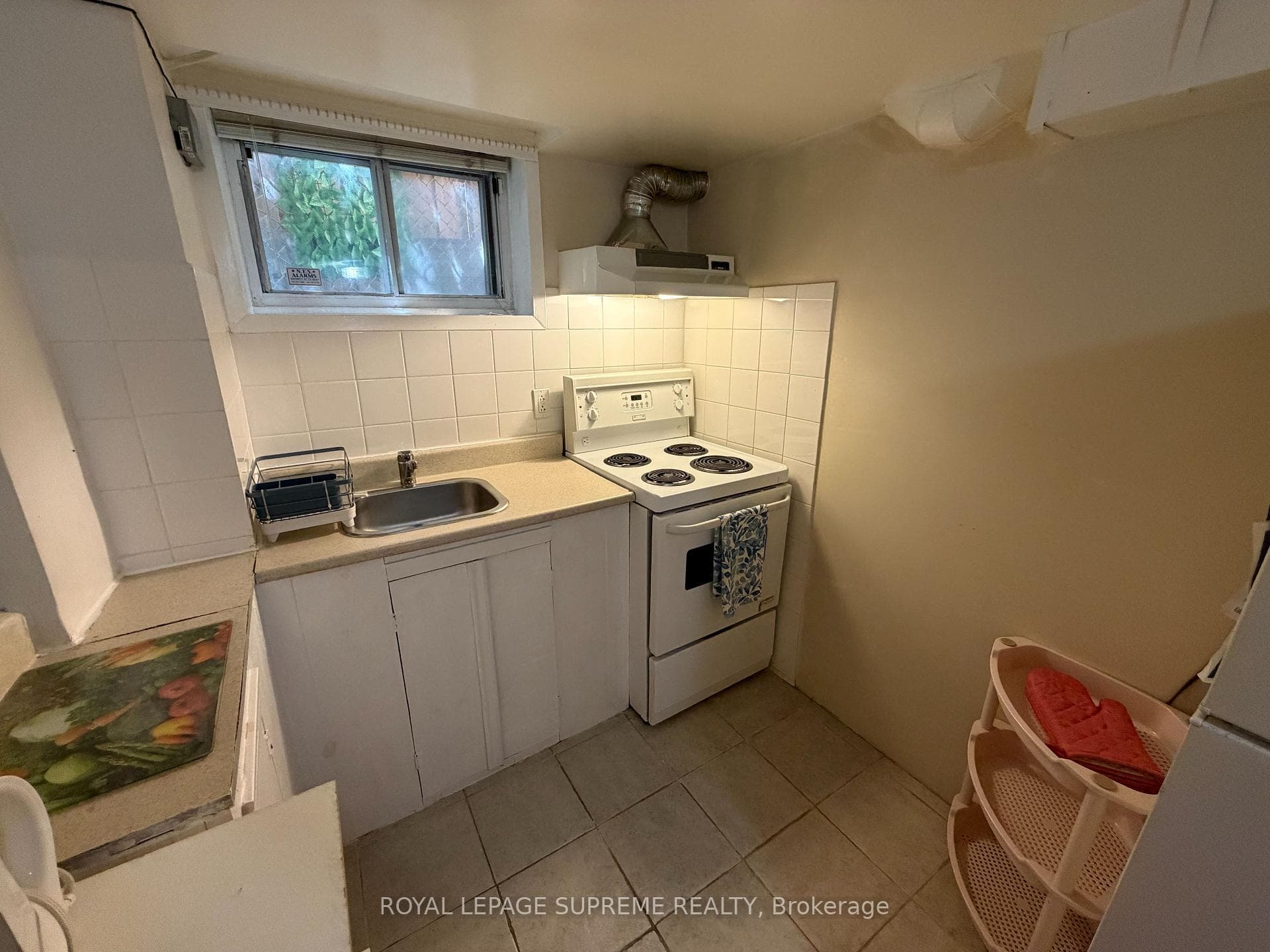 1074 Briar Hill Avenue Unit Bsmt photo 6