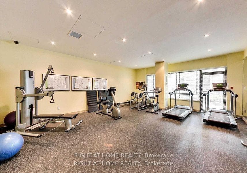 280 Simcoe Street Unit 807 photo 28