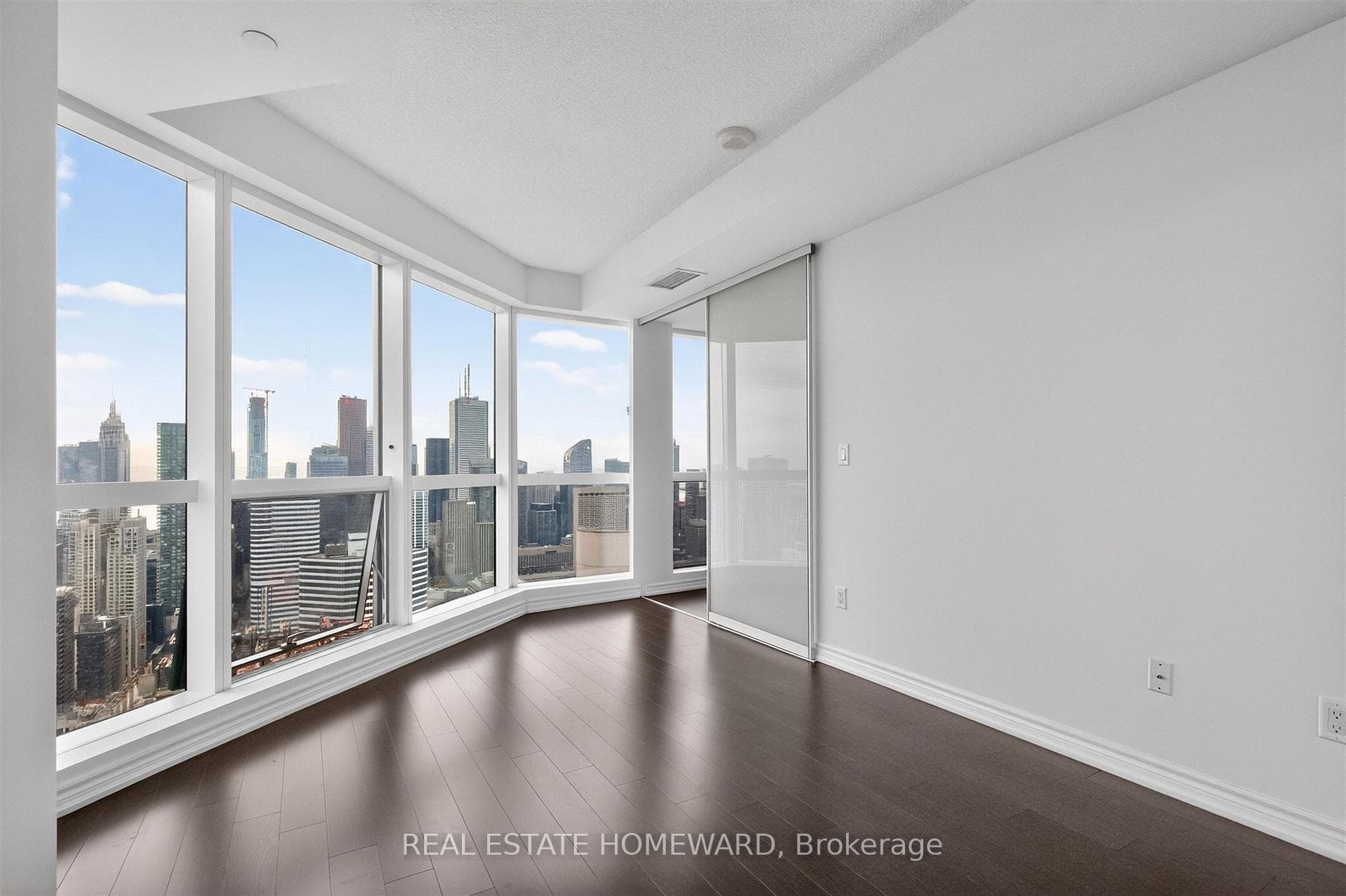 386 Yonge Street Unit 5208 photo 12