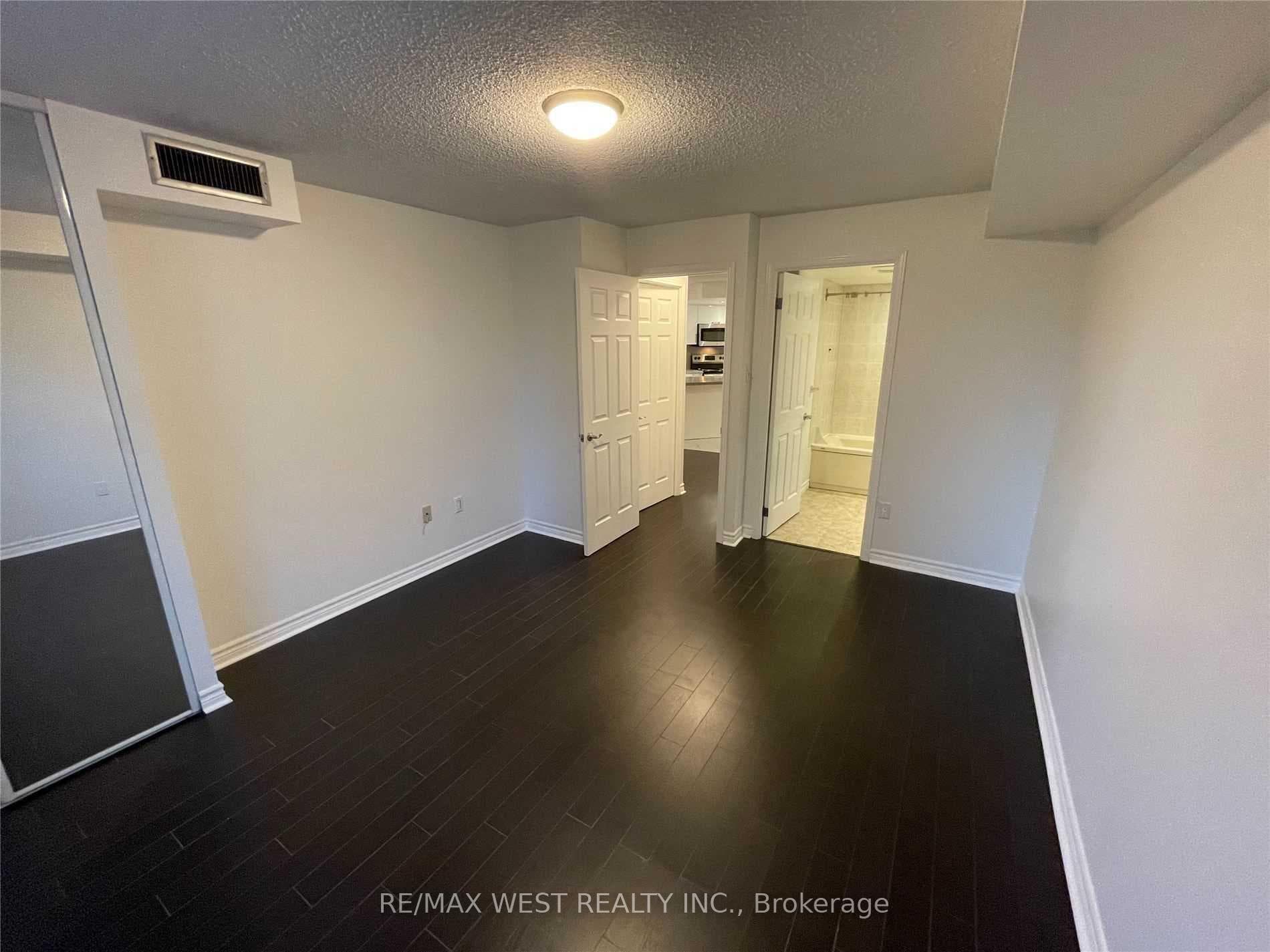 77 Maitland Place Unit 1027 photo 19