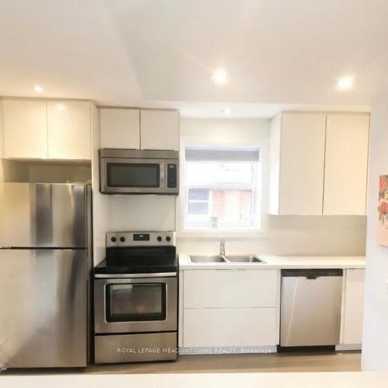33 Broadview Avenue Unit 3 photo 9