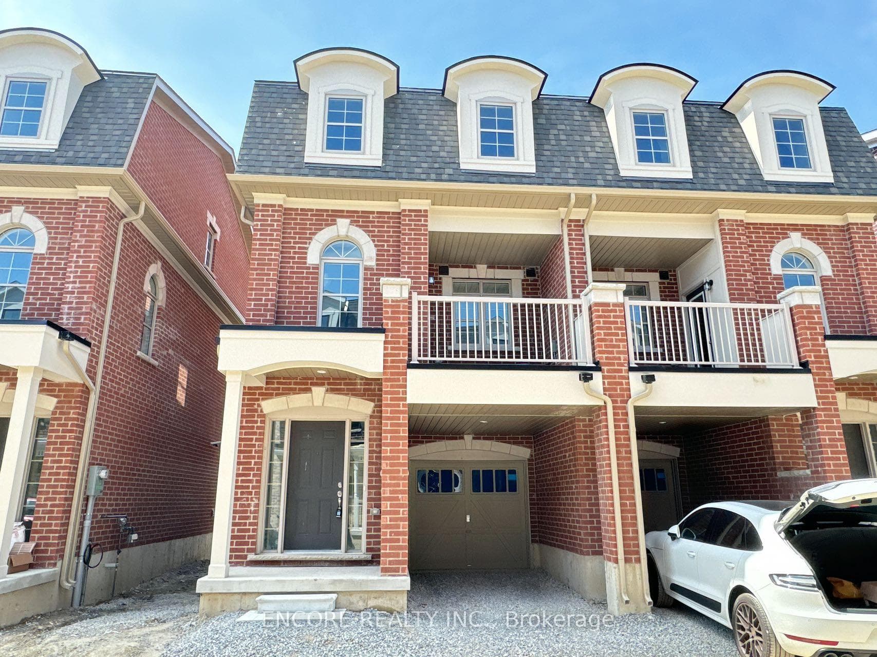 9805 Keele Street photo 1