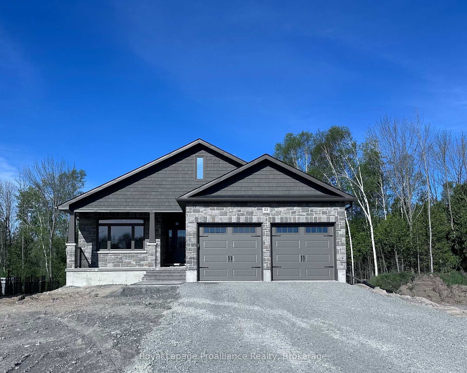22 MacKenzie John Crescent photo 1