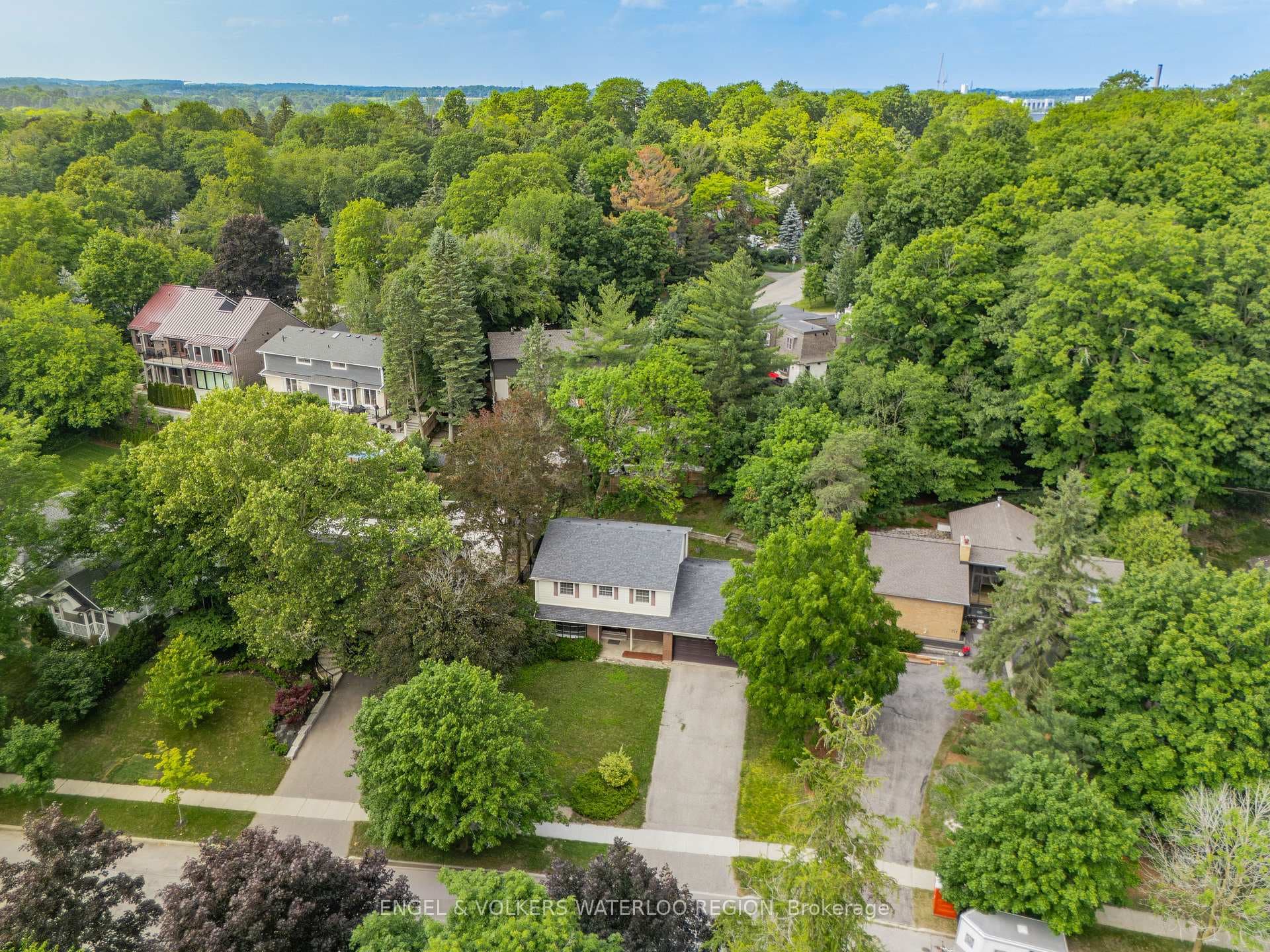 256 Shakespeare Drive photo 41