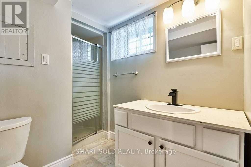 761 Rowena Street Unit Lower photo 12