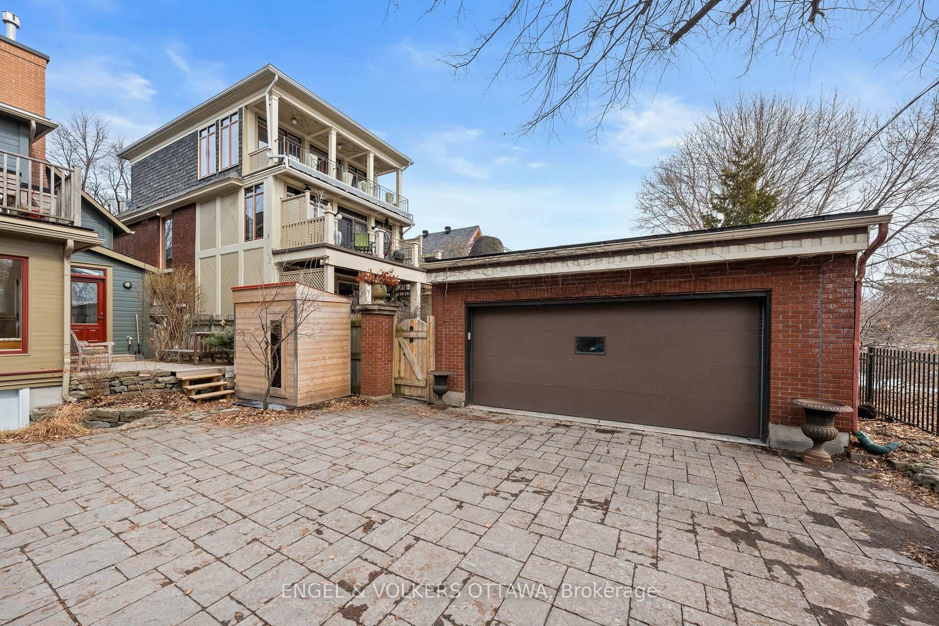 105 Stanley Avenue photo 39