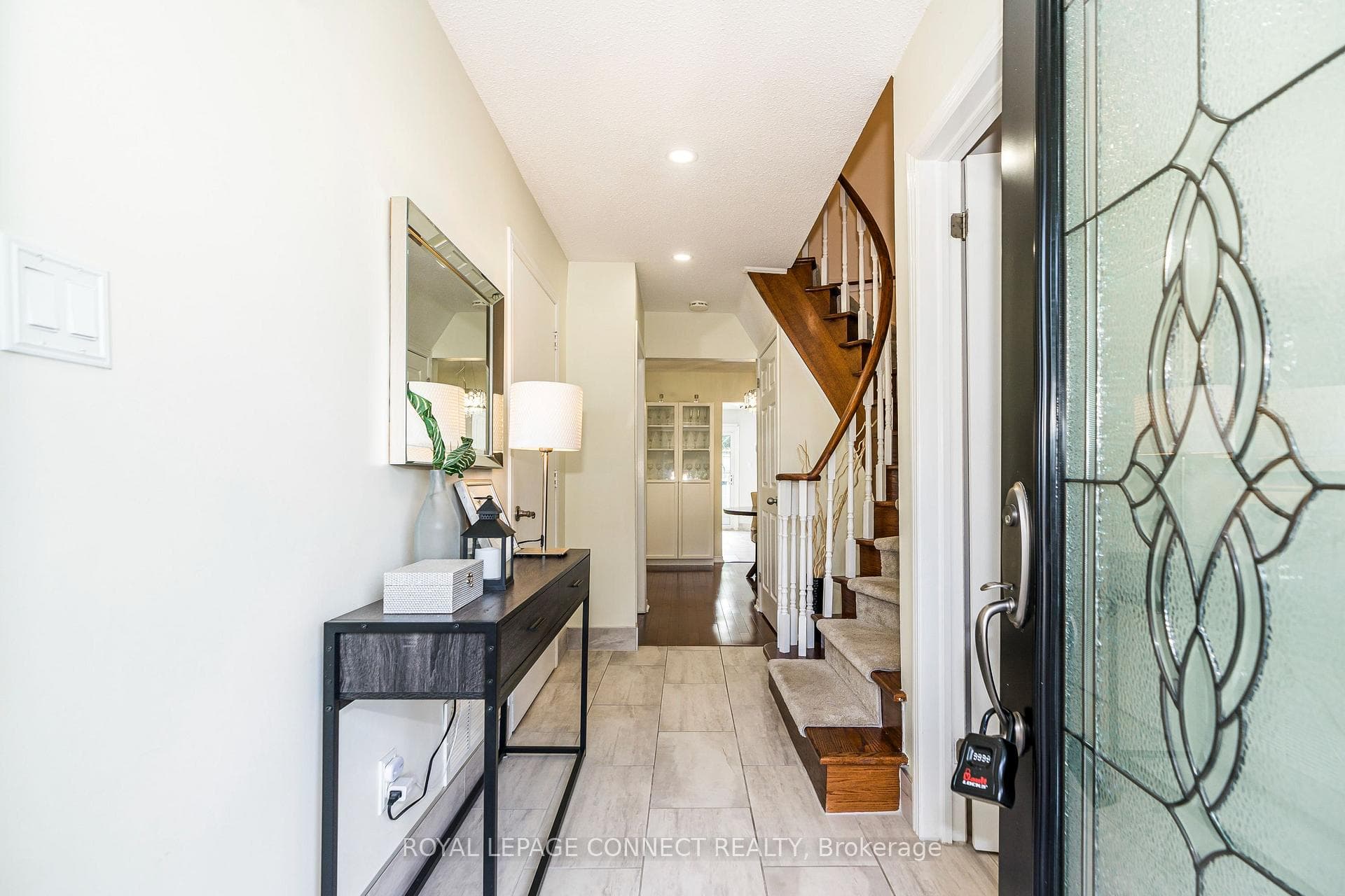 139 Adele Crescent photo 2