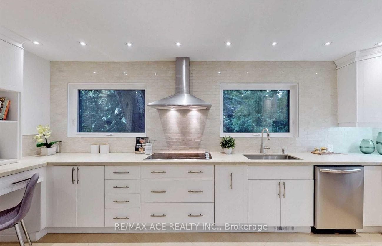 168 Ridgewood Road photo 1
