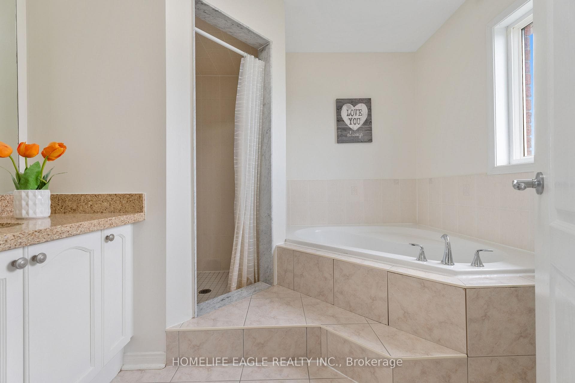 135 Wainscot Avenue photo 13