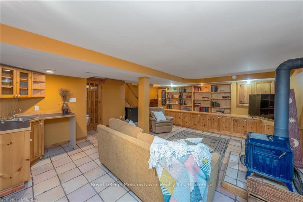 28 GARDINER Drive photo 34
