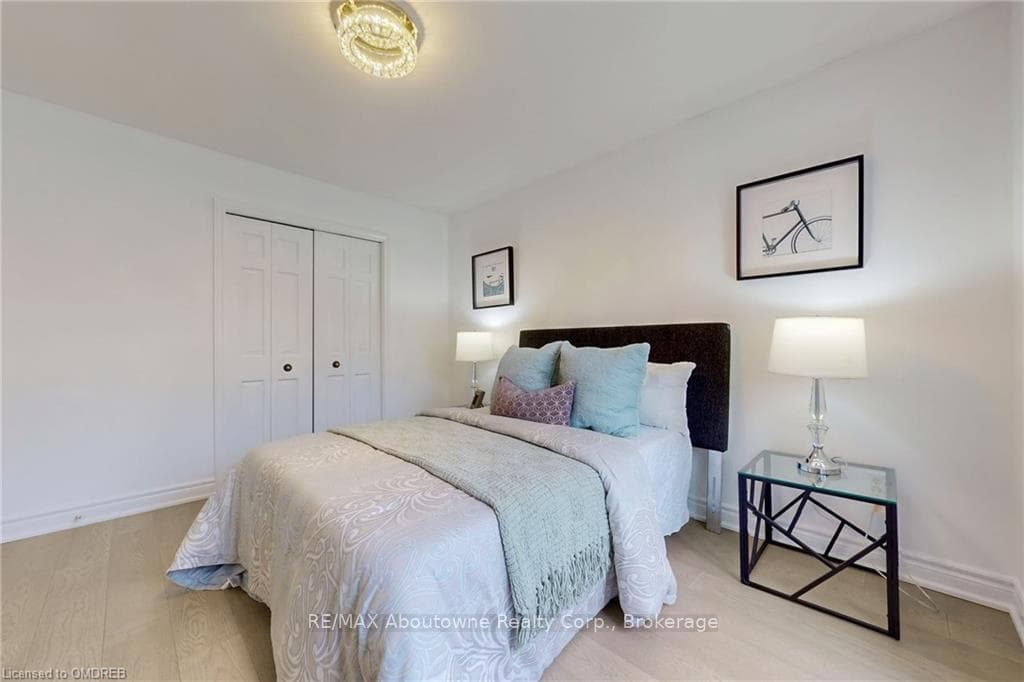 2269 ALL SAINTS Crescent photo 23
