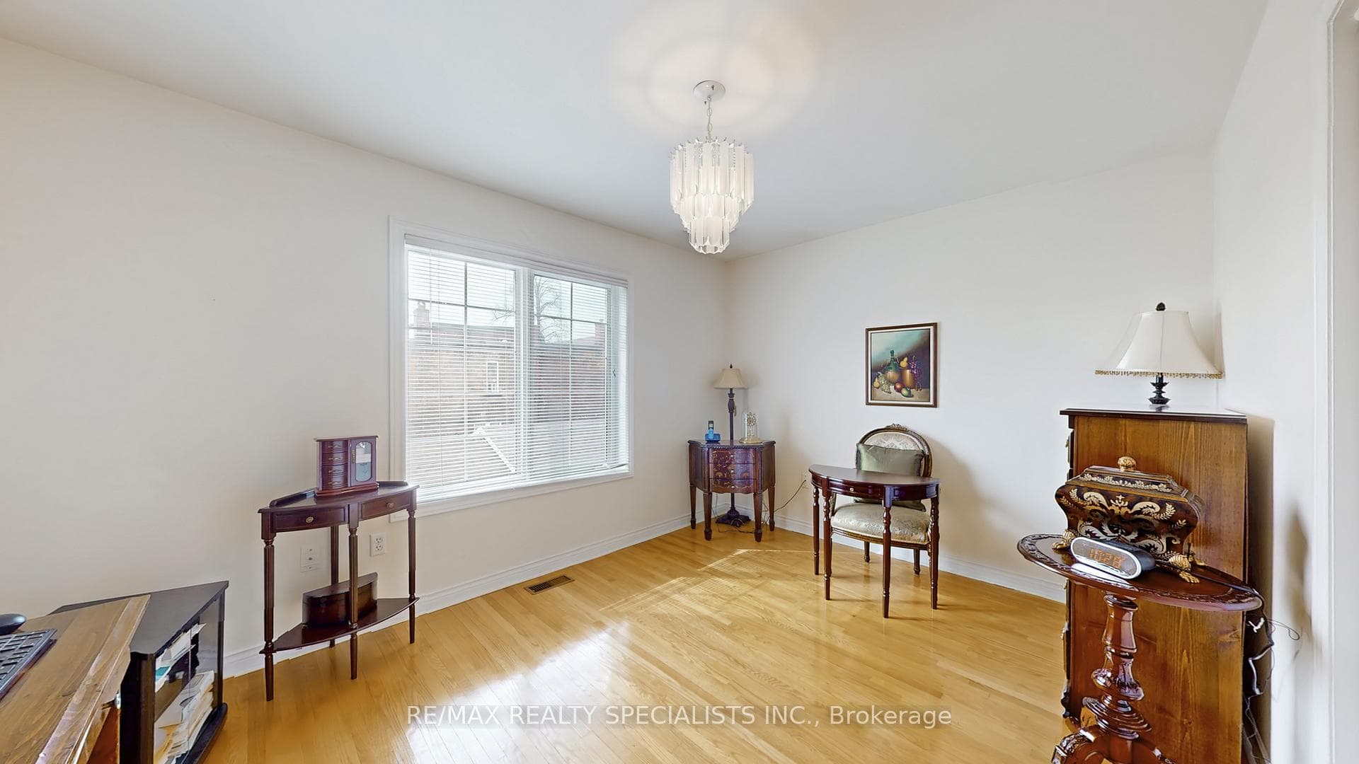 953 Dupont Street photo 19