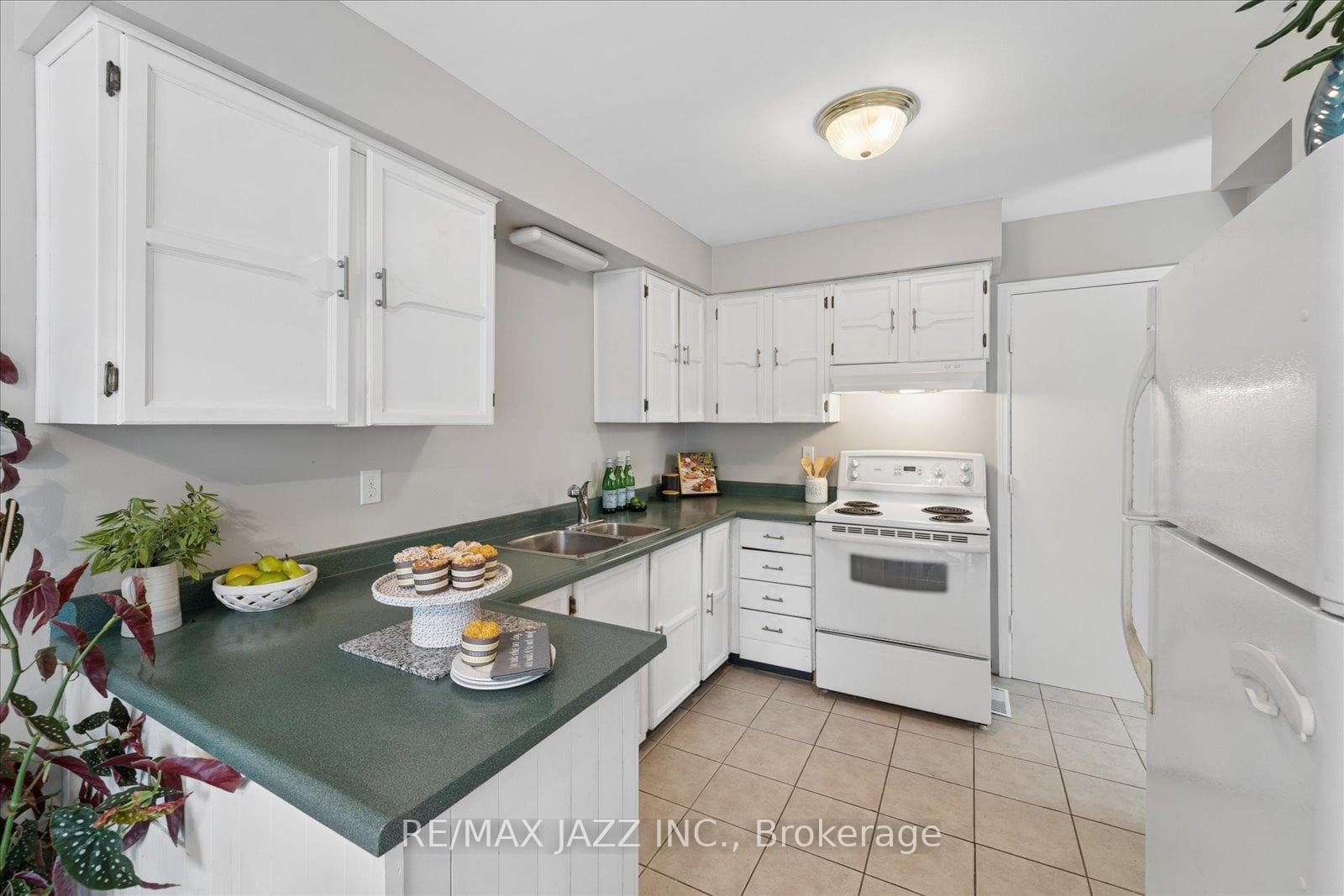 1360 Sunnybrae Crescent photo 12