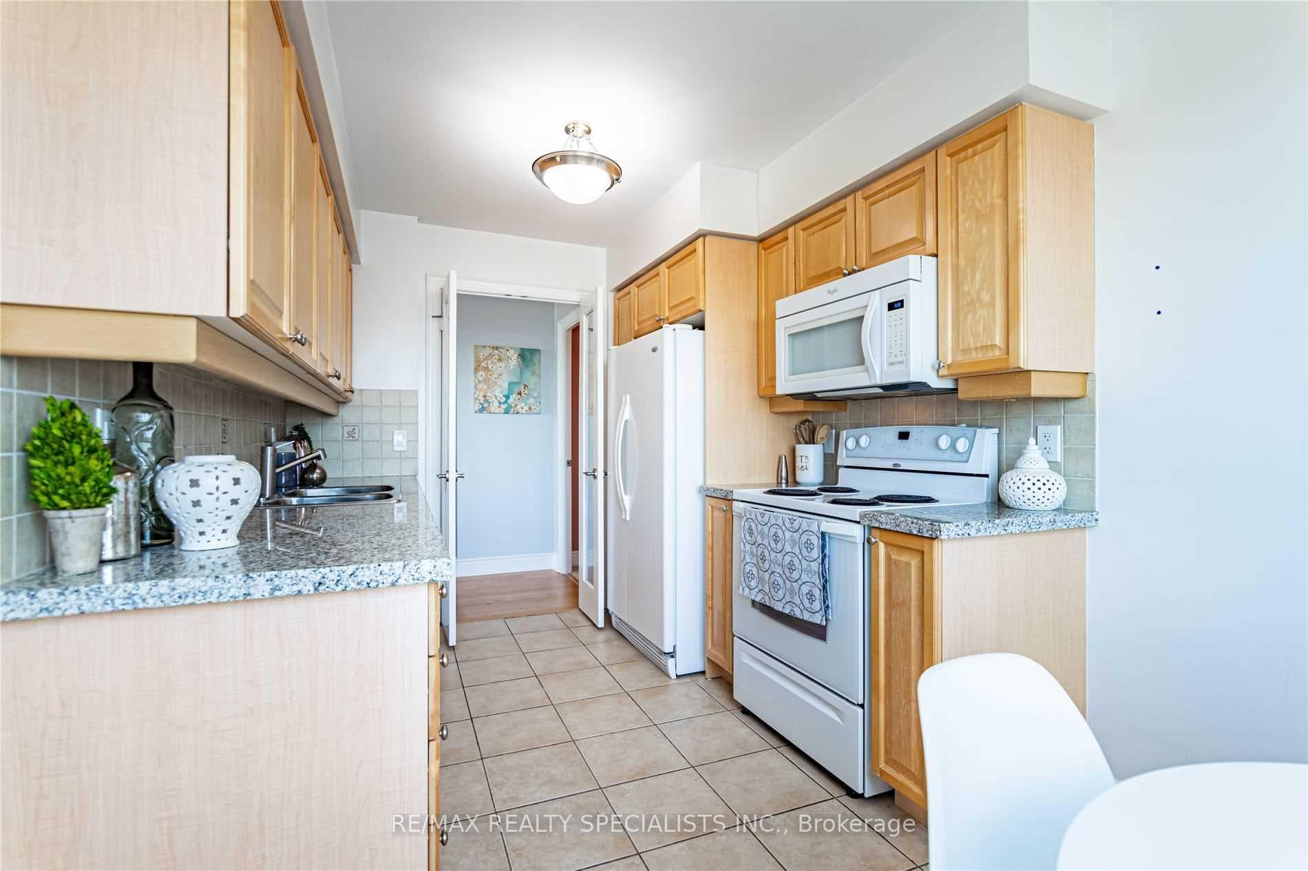 15 Greenview Avenue Unit 1312 photo 22