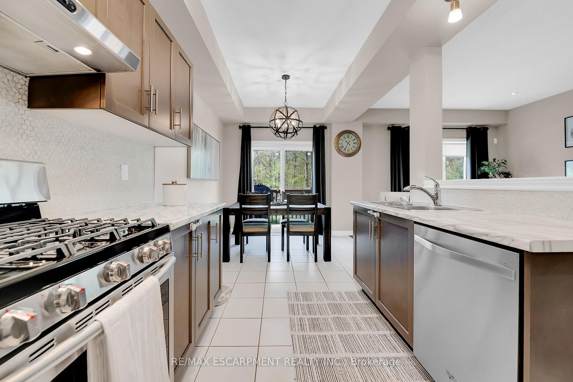 137 Kinsman Drive photo 18